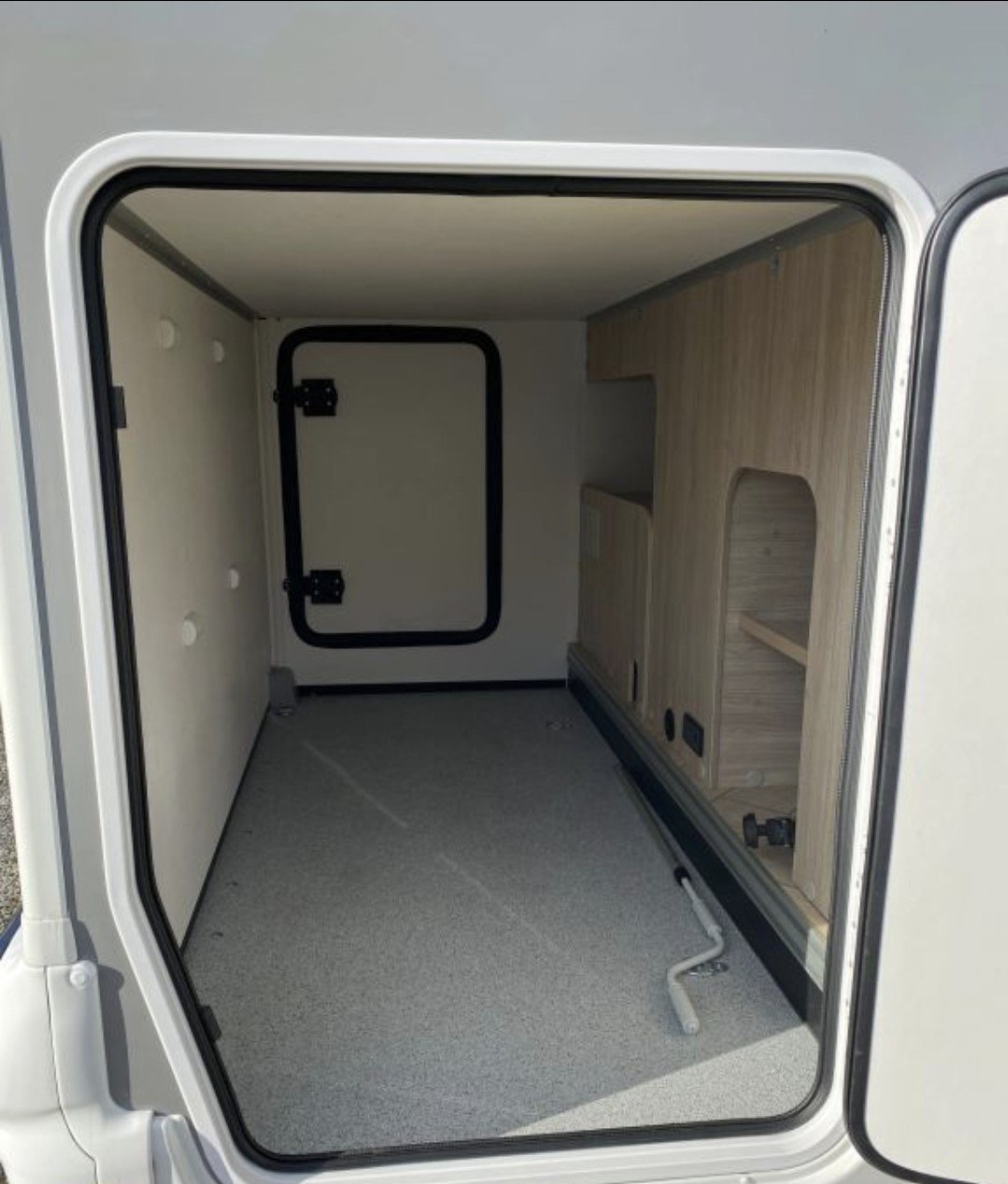 Grote garage achterin